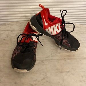 Nike Hustle Quick red black sneakers boys 6